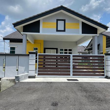 Bungalow Homestay Jasin Perdana מראה חיצוני תמונה