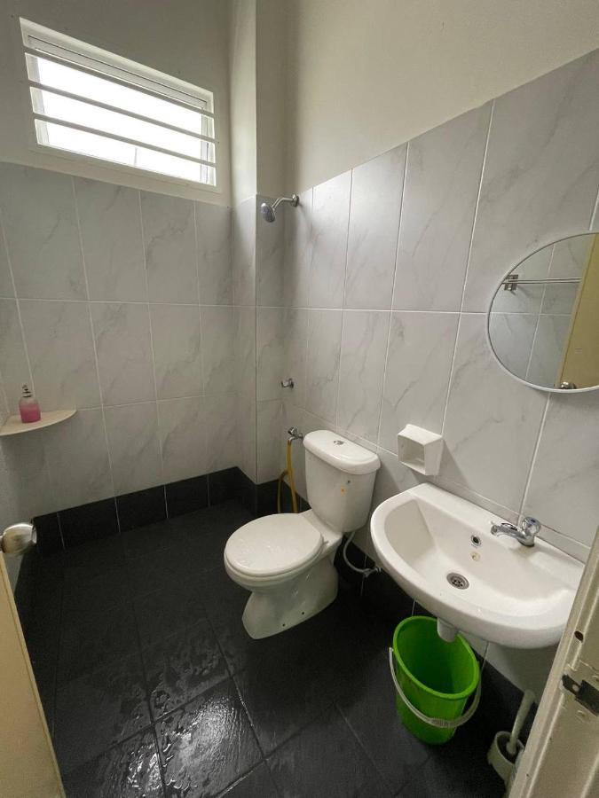 Bungalow Homestay Jasin Perdana מראה חיצוני תמונה
