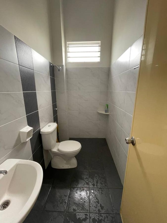 Bungalow Homestay Jasin Perdana מראה חיצוני תמונה